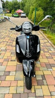 Vespa GTS 300, rok 2024, 700km, cena +DPH