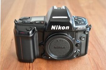 Nikon F90X s dátovou stenou MF-26 a orig strapom
