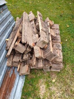 Odrezky z paliet a drevené skrinky