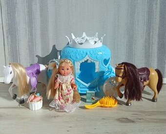 Malá princezná, koč, dva kone a doplnky