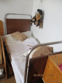 Stará detské postielka