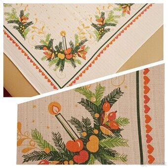 Vianočný obrus so srdiečkami a sviečkami