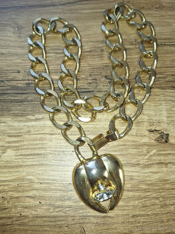 MASÍVNY NÁHRDELNÍK