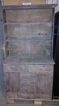 Predám Starožitnú Servírovaciu Vitrínu.