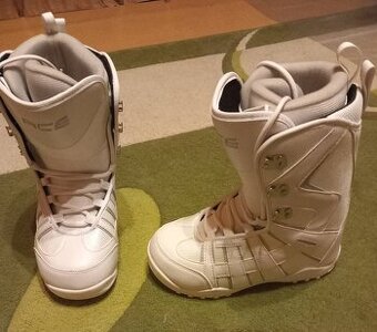 Topanky na snowboard