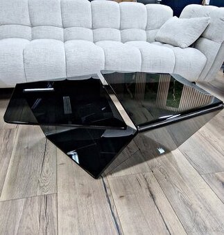 Konferencny stolik zo skla