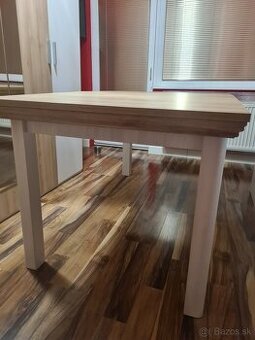 Jedálenský stôl z masívu