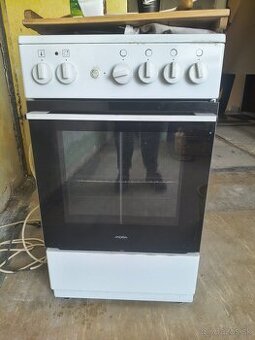 Plynový sporák s elektrickou rúrou