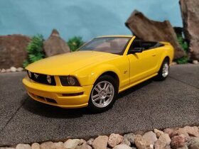 Prodám model 1:18 Ford mustang GT convertible 2006 Autoart - 1