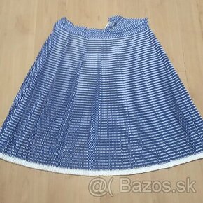 Modrá skladaná  bodkovaná sukňa ku kroju