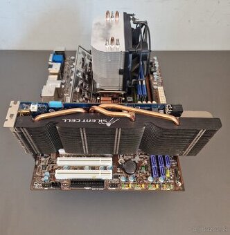 Základová doska + CPU + RAM + GPU