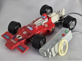 Formula 1 na diaľkové ovládanie (retro hračka)