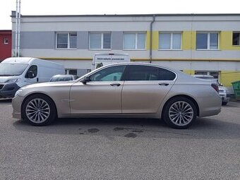 BMW 750i