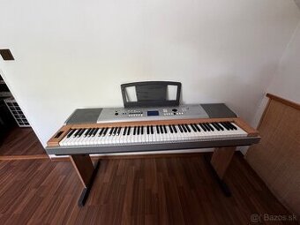Klavír YAMAHA Portable grand DGX-630