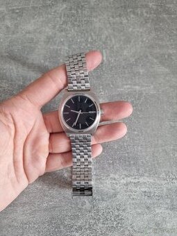 Nixon time teller