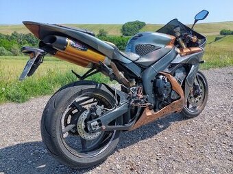 Yamaha R1