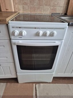 Elektricky sporak so sklokeramickou doskou-Rezervovany