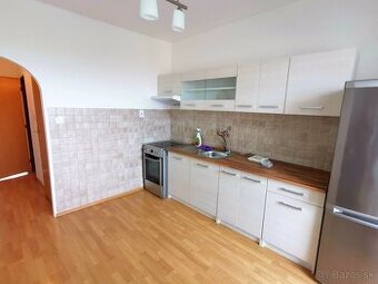 Slnečný 3 izbový byt