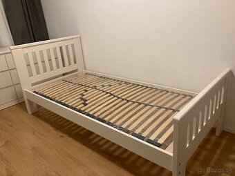 Jednolozkova drevena postel