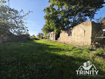 Na predaj stavebný pozemok v obci Trávnica - 1