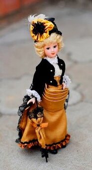 porcelanova babika dama minulych epoch Izabela Lecka