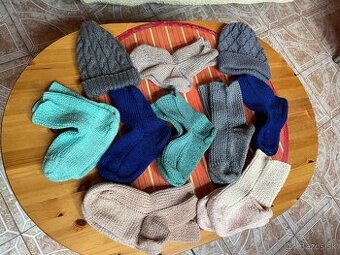 Ručne pletené teplé dámske a pánske ponošky a čiapky