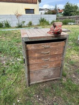 Starozitny pracovny suflikovy pong so zverakom