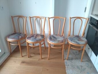 retro stoličky z ohýbaného dreva