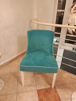 Modré jedálenské stoličky