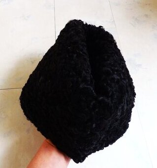 Perziánová kožušinová čiapka / lodička