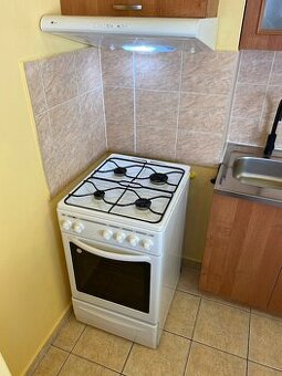 Predám 1-izb. zar. a prerobený byt na sídlisku Stred v PB