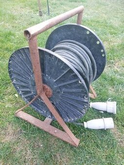 Priemyselný 400V predlžovací kábel na bubne – trojfázový