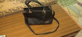 Elegantná dámska čierna kabelka