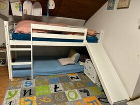 Detska posteľ poschodova so šmykačkou