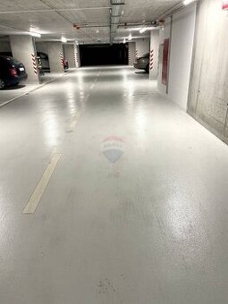 RE/MAX ponúka na dlhodobý prenájom parkovacie státie v Arbor