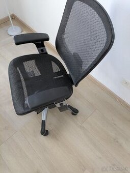 kancelárska stolička ergonomická