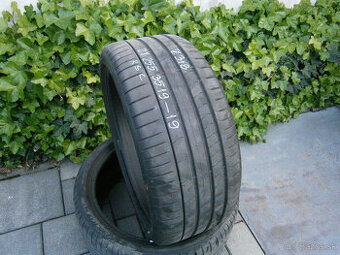 Predám 2x letné pneu Pirelli RSC 255/35 R19