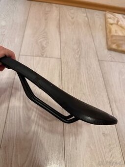 Selle San Marco Aspide Open-Fit Dynamic Narrow sedlo, 132 mm