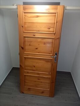 Masívne dvere z borovice 80-ky
