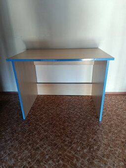 Predám písací stolík s kancelárskou stoličkou