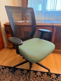 Kancelárska stolička.