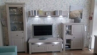 Decodom obyvacia stena Lota