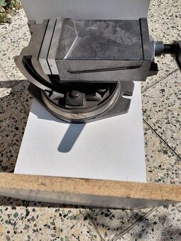 Predám otočný a výkyvný zverák - 1