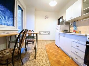 VEĽKOMETRÁŽNY 1-IZBOVÝ BYT V NOVŠEJ MODERNEJ STAVBE