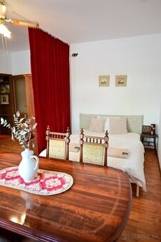 Krásny, priestranný, staromestský 1,5i byt na prenájom