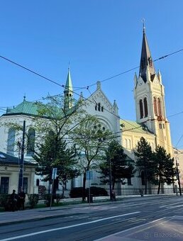 Priestranný 1,5i byt v centre na prenájom