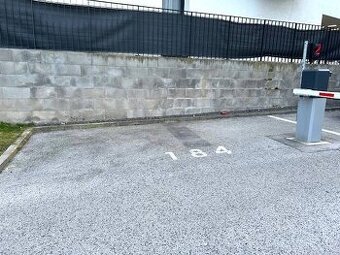 PREDAJ- parkovacie státie na Agátovej ul. v Dúbravke, BA IV