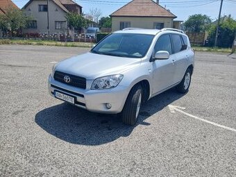 Predam Toyota Rav 4 2,2 diesel 100 kw rok 2006