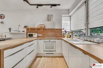 REB.sk Predaj 4 izbový dom.100 m2, pozemok 208 m2, Štúrova u