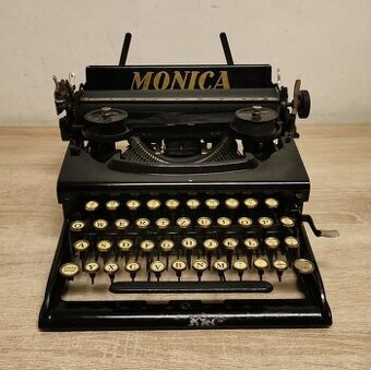 Starožitný písací stroj MONICA z roku 1927 - pre zberateľov